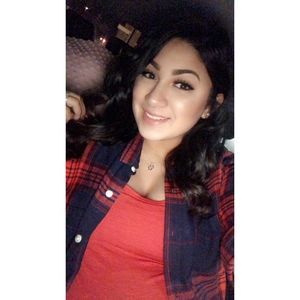 Meet your Posher, Larissa